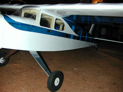Main gear located right about at wing leading edge