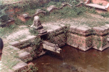 well-fountain in patan