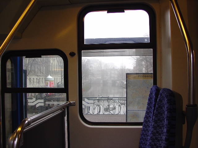 Zoomed photo of bridge over Singel in fog