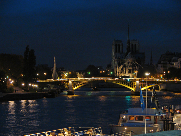 Zoom toward Notre Dame over Pont de Sully