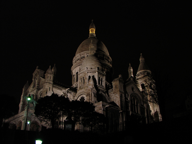Sacr&eacute; C&oelig;ur from corner and below