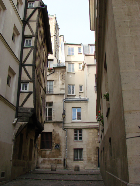 Alley between rue du Pont Louis-Philippe and rue des Barres